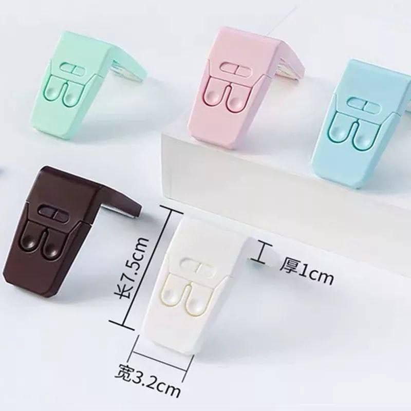 قفل أمان للأطفال للخزائن – عبوة تحتوي على 6 قطع صُمم لحماية طفلك ومنع وصوله إلى الأماكن الخطرة في المنزل. مصنوع من بلاستيك عالي الجودة ومتين