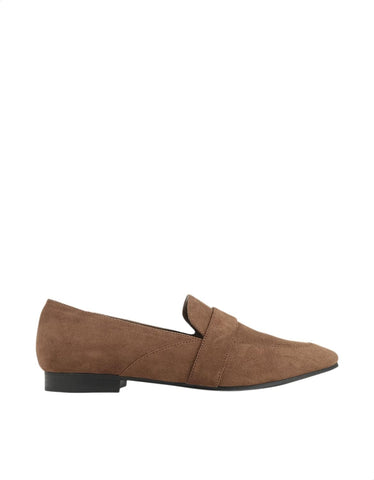 حذاء نسائي من CHARLES & KEITH من الجلد السويدي مع حزام أمامي عريض وكعب