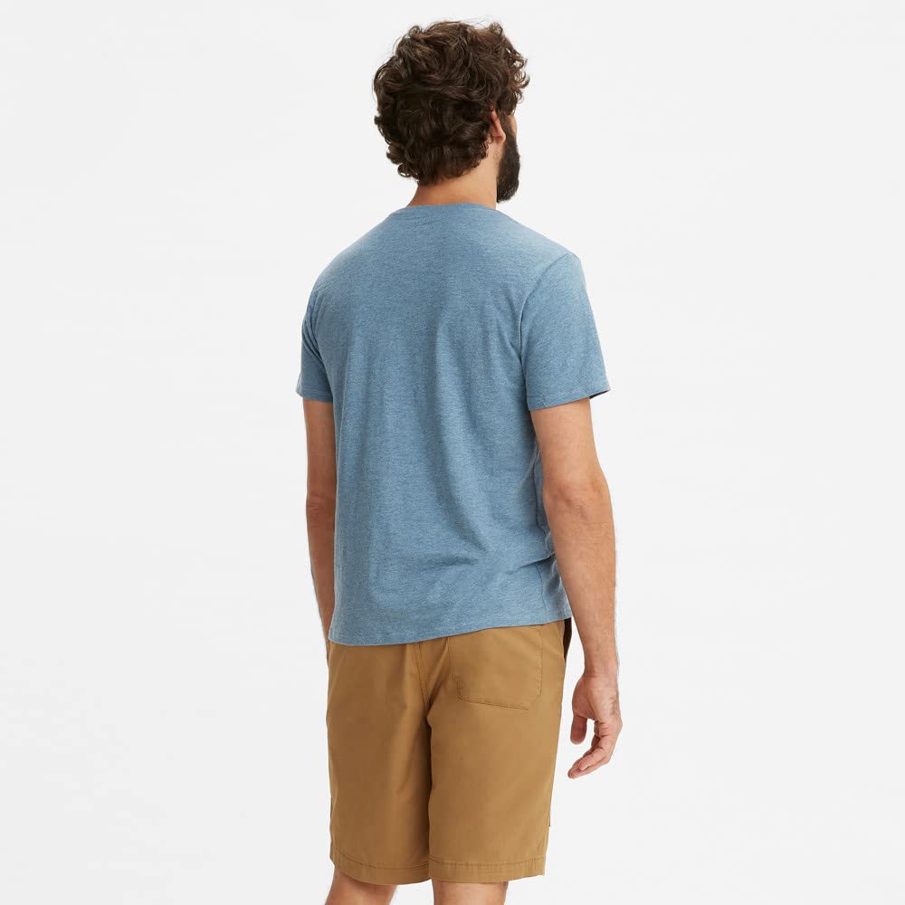 تيشيرتات ليفايز للرجال تجمع بين الأناقة الكلاسيكية والراحة والجودة العالية، مما يجعلها قطعة أساسية في خزانة كل رجل سهل التنسيق مع الجينز أو الشورت أو البنطال الكاجوال.