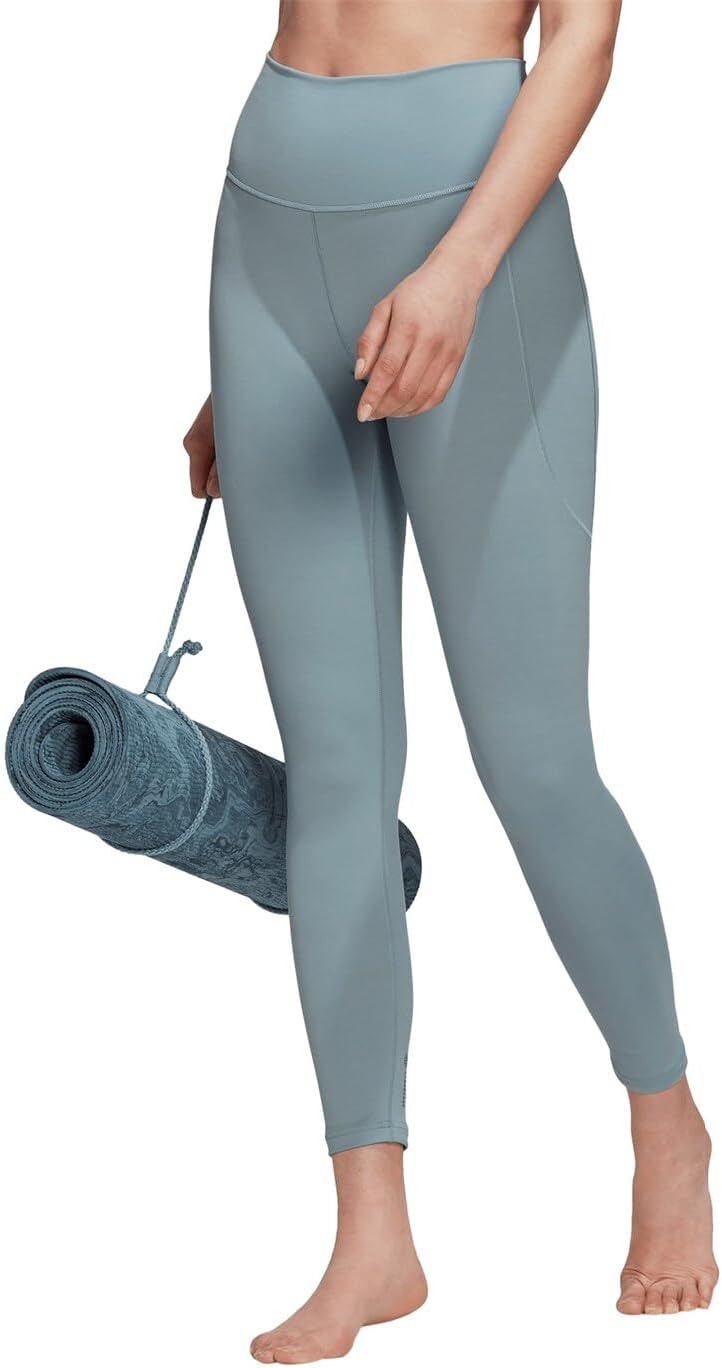 ليجن رياضي للنساء من أديداس يجمع بين الأداء العالي والراحة والأناقة الرياضية. مصنوع من قماش مرن وخفيف عالي الجودة يمنحك حرية الحركة الكاملة أثناء التمارين أو الاستخدام اليومي