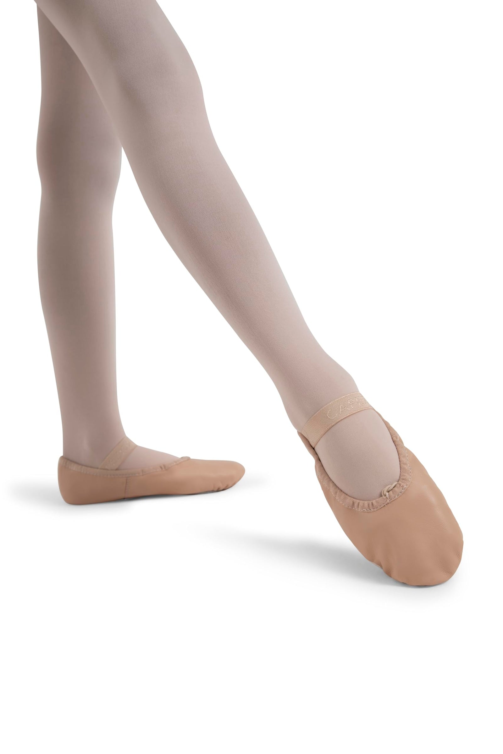 أحذية الباليه للسيدات من كابيزيو صُممت خصيصاً لتوفير الراحة والمرونة والأناقة لكل راقصة. مصنوعة من جلد ناعم عالي الجودة أو قماش متين يسمح بمرور الهواء، لتمنح القدم إحساساً طبيعياً بالحركة.