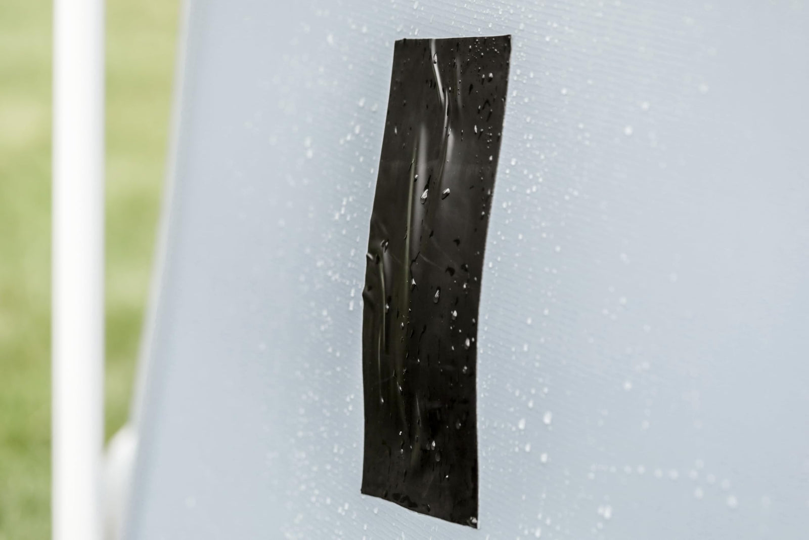 شريط T-REX المقاوم للماء والثقيل متعدد الاستخدامات لحل مشاكل التسريب والإصلاح على الأسطح الرطبة أو الخشنة أو المتسخة. يمكن استخدامه تحت الماء لتوفير ختم قوي ودائم ضد التسرب للأنابيب، الخراطيم، الأسطح،