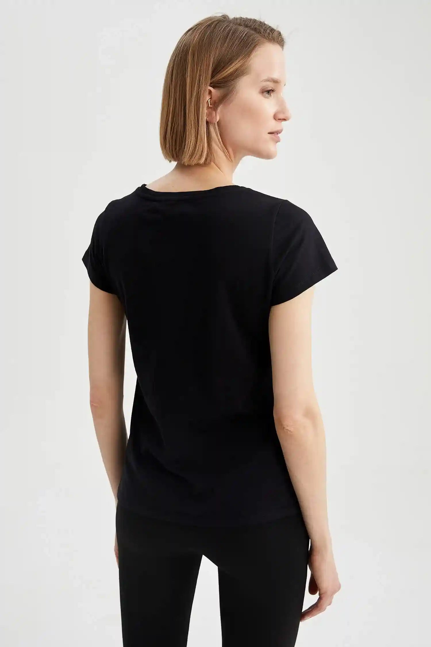 DeFacto womens N8387AZ T-Shirt - Safqqa Egypt