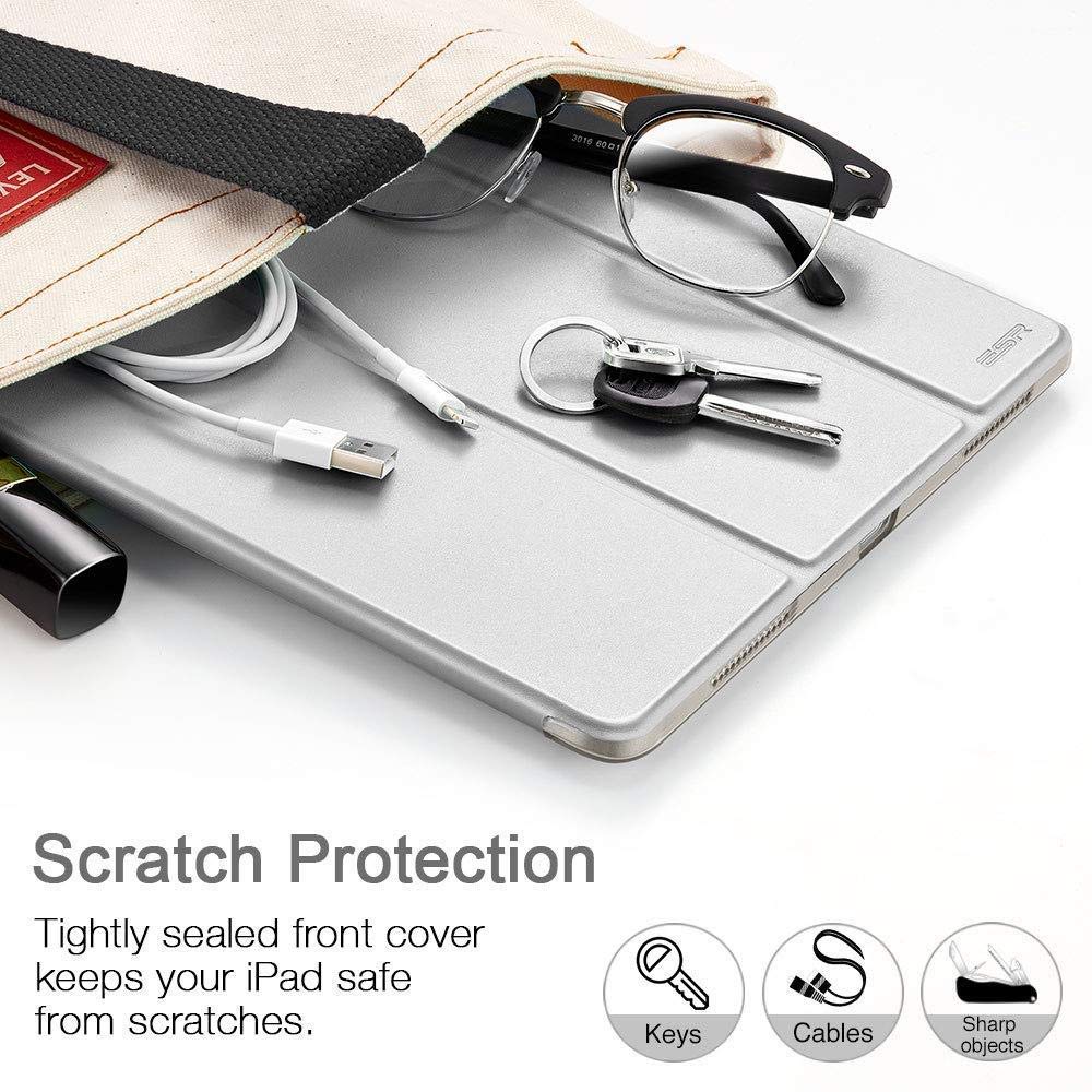 غطاء ذكي ESR لجهاز آيباد برو 11 (2018) – فضي هو ملحق أنيق وواقٍ لجهازك. مصنوع من جلد PU عالي الجودة، يوفر هذا الغطاء النحيف والخفيف الوزن حماية كاملة من الخدوش والصدمات والاستخدام اليومي.