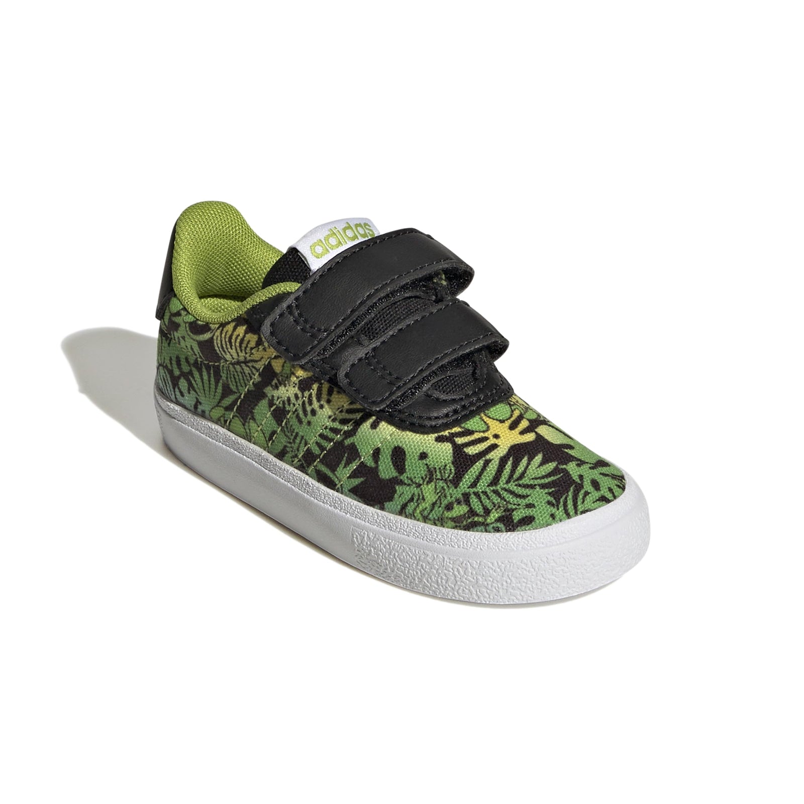 أحذية أديداس للأولاد تجمع بين الراحة والأداء والأناقة الرياضية في تصميم واحد مثالي. مصنوعة من خامات قابلة للتهوية مع نعل مطاطي متين يوفر ثباتاً ممتازاً وتحملًا طويل الأمد للاستخدام اليومي أ