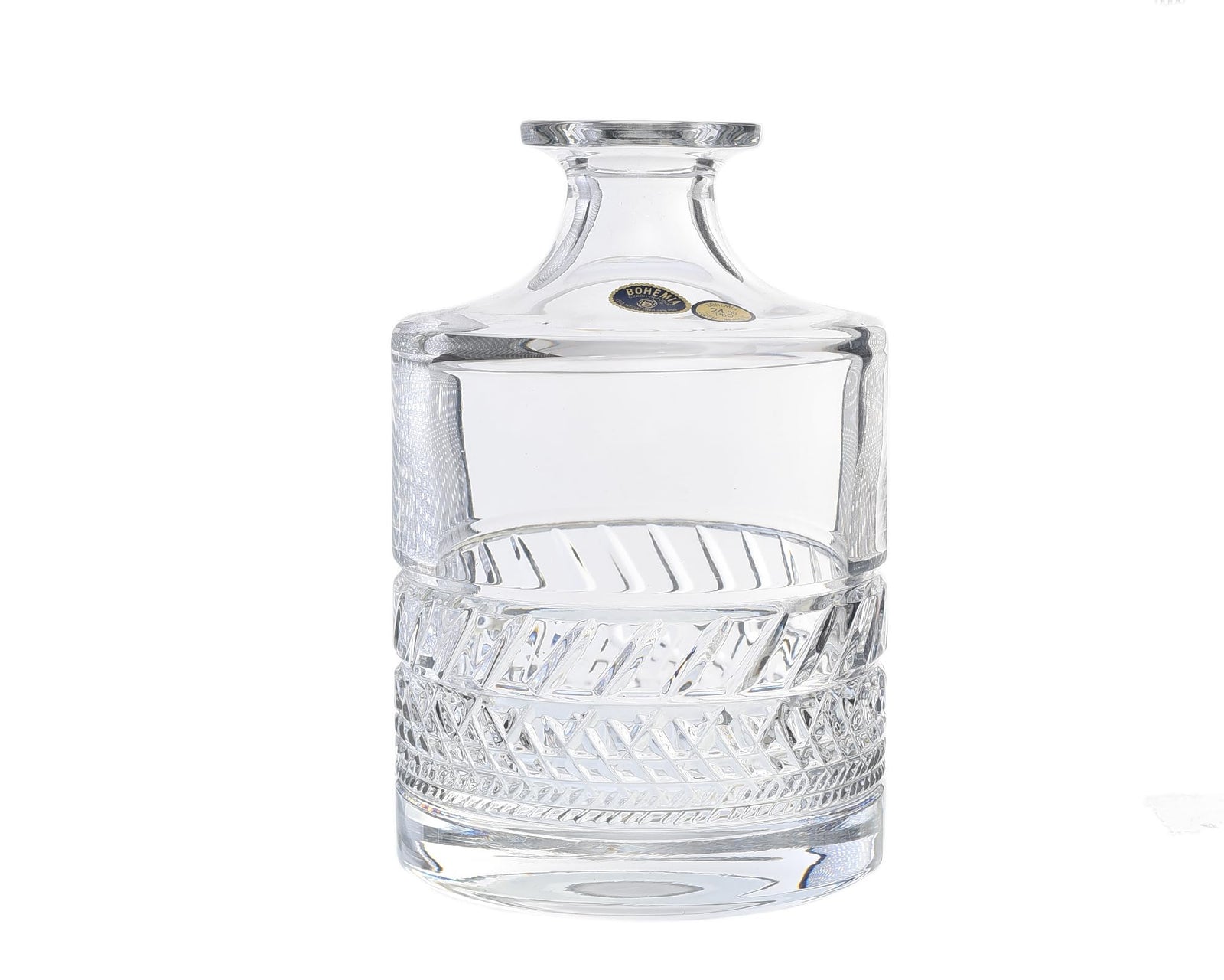 زجاجة مات ستون من بوهيميا، سعة 700 مل (شفافة) تتميز بتصميم أنيق وعصري يجمع بين الجمال والعملية. مصنوعة من زجاج عالي الجودة بلمسة نهائية غير لامعة مناسبة للماء والعصائر والمشروبات الباردة