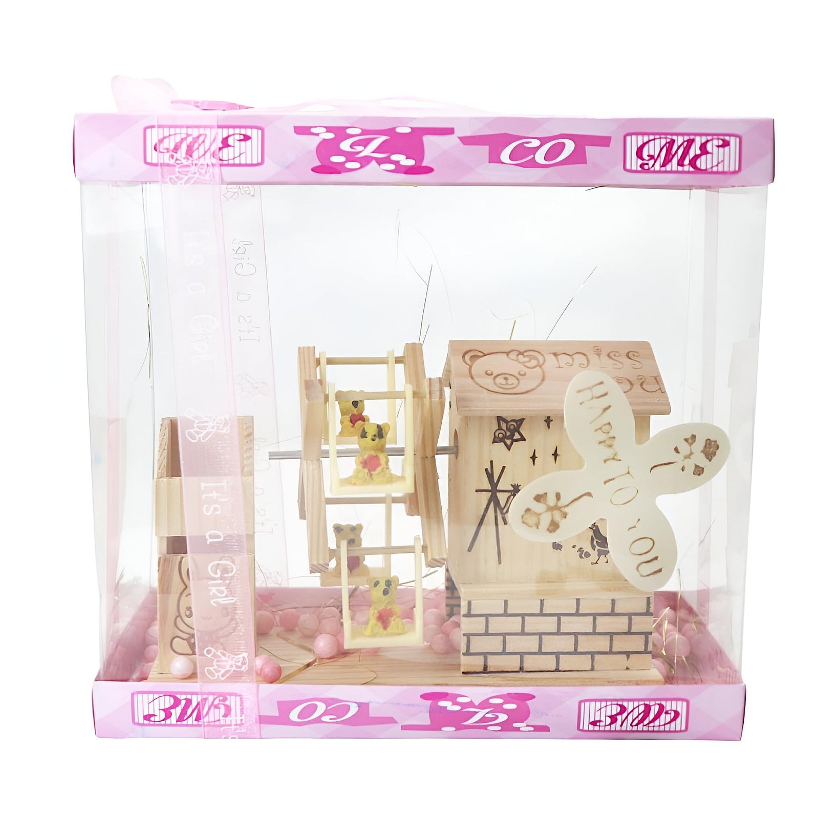 طقم هدية “ولكم بيبي” بشكل مزرعة مع صوت للبنات – باللون الوردي. يتميز هذا الطقم الرائع بلعبة على شكل مزرعة تصدر أصواتًا لطيفة تُسلي الطفل وتمنحه الراحة والهدوء