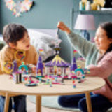 مجموعة بناء لعبة الأفعوانية في معرض المرح السحري LEGO Friends 41685؛ مجموعة لعب تمثيلية للأطفال الذين يحبون ألعاب المنتزهات الترفيهية؛ جديد 2021 (974 قطعة)