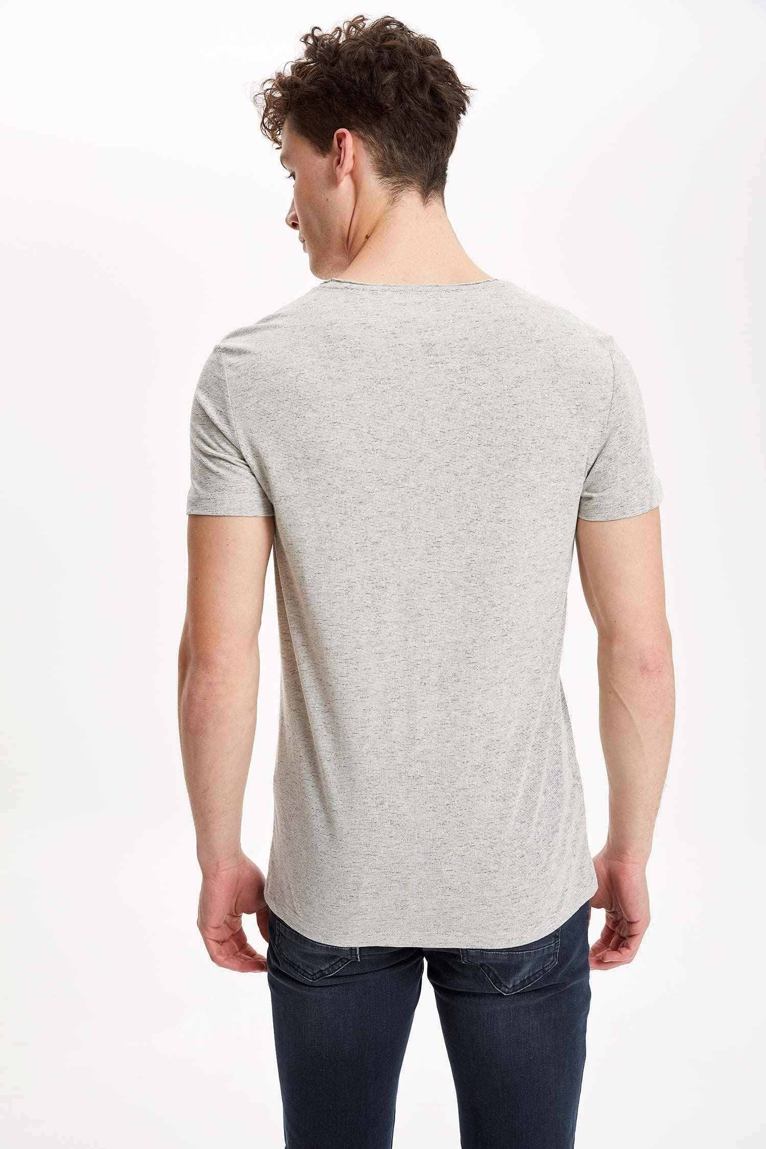 DeFacto Mens J9150AZ T-Shirts - Safqqa Egypt