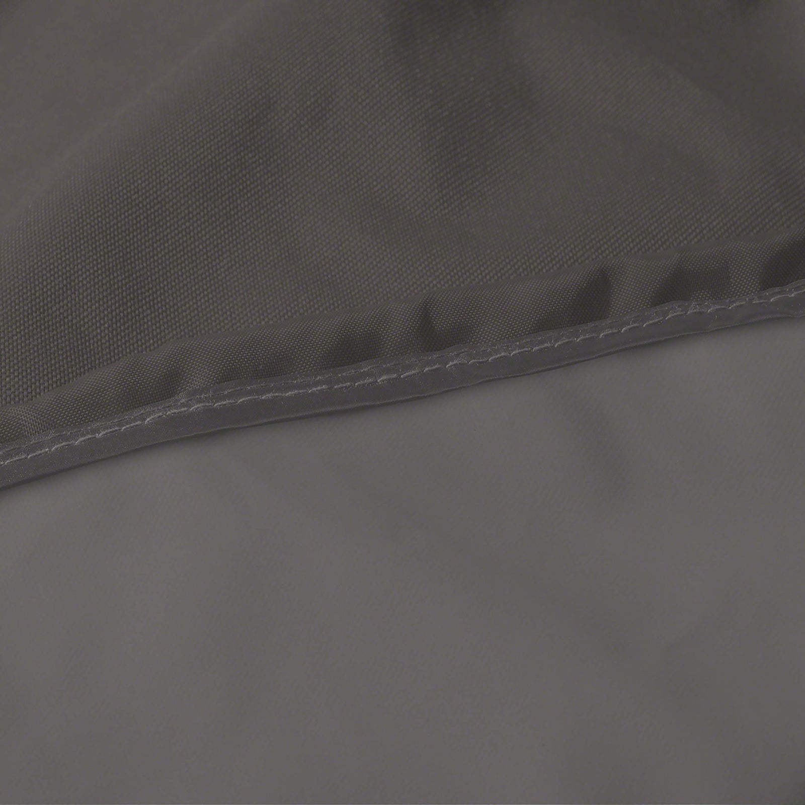 غطاء لموقد النار المربع 40 × 40 بوصة باللون البيج الرملي الأنيق. تم تصميم هذا الغطاء بجودة عالية لتحمل الظروف الجوية المختلفة، فهو مصنوع من قماش بوليستر متين مزوّد بطبقة مقاومة للماء لحماية موقد النار من المطر