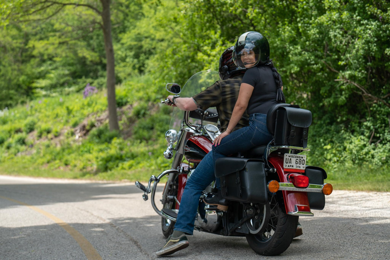 دوكو سلسلة بلاك جاك من ويلي اند ماكس 59591-00: حقيبة قضيب سيسي للدراجات النارية من الجلد الصناعي، اسود، مقاس عالمي، 8 انش عرض × 10 انش ارتفاع × 4.5 انش عمق. مصنوعة يدويا في الولايات المتحدة الامريكية.