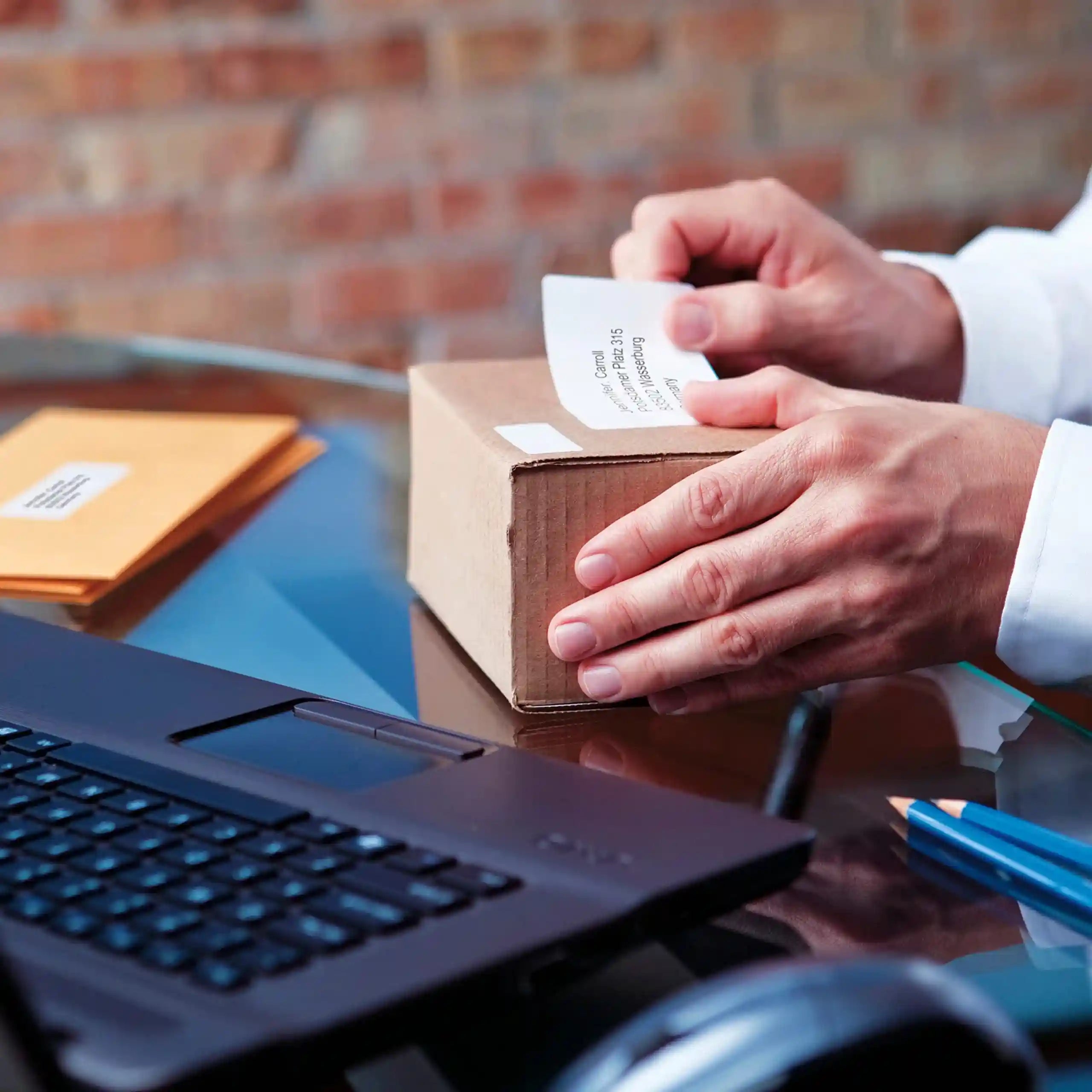 Dymo 54 mm x 101 mm lw large shipping labels/name badges, roll of 220 easy-peel labels, self-adhesive, for labelwriter label makers, authentic - Safqqa Egypt