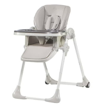 كرسي الطعام للأطفال كيندركرافت يومي باللون الرمادي. صُمم ليناسب نمو الطفل ويجمع بين الأمان والراحة والعملية في تصميم أنيق صينية قابلة للإزالة والتنظيف بسهولة ارتفاع ومسند ظهر قابلان للتعديل