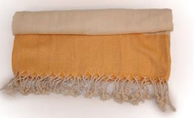 منشفة بوناميسون القطنية التركية بيشتمال تجمع بين الأناقة والنعومة والعملية. مصنوعة من 100٪ قطن تركي عالي الجودة، وتتميز بأنها خفيفة الوزن، سريعة الجفاف، وتمتص الماء بكفاءة عالية. تصميمها متعدد الألوان