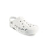 شبشب من Crocs بلون أبيض للجنسين هو حذاء مريح وخفيف الوزن مصمم للاستخدام اليومي