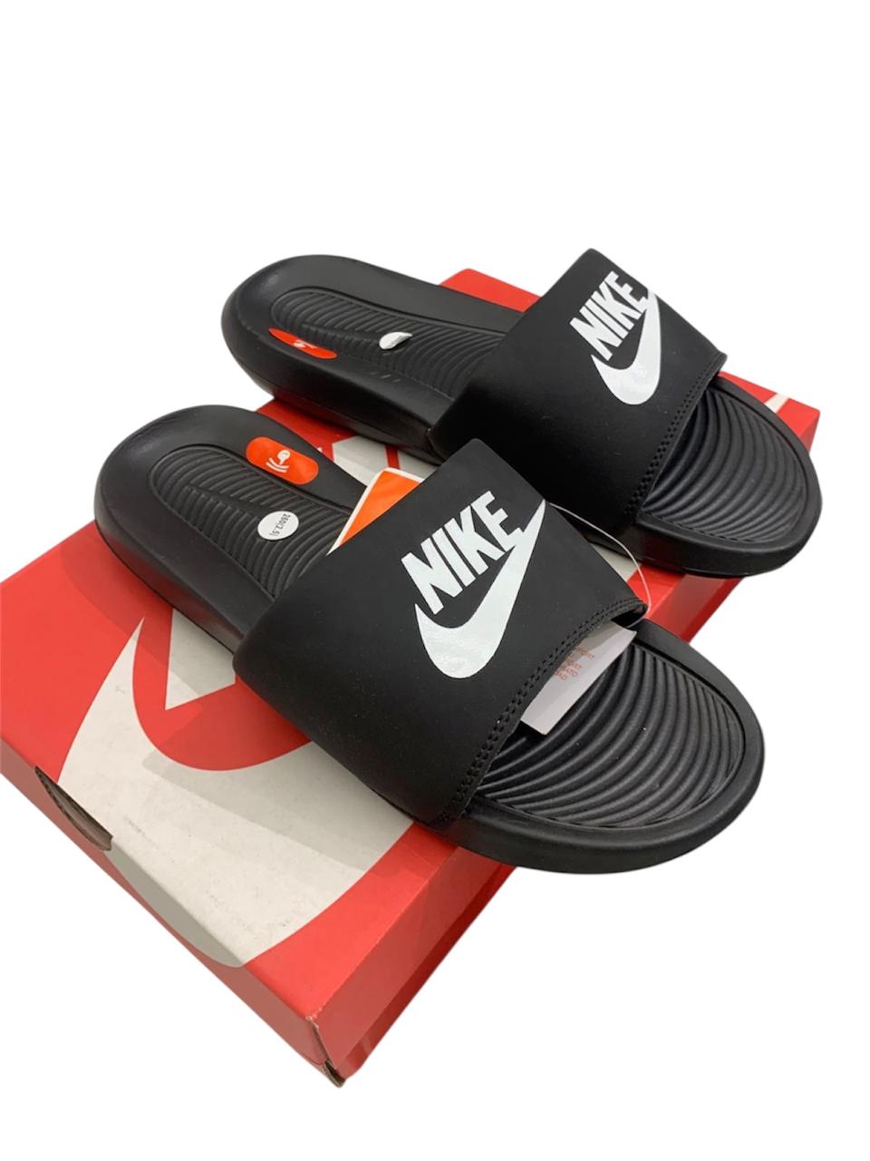 Generic Slipper For Men Lightweight and durable materials