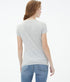 تي شيرت Aeropostale نسائي مزين بشعار الأزهار (موديل 5726S22A) 