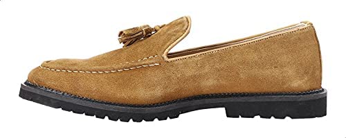 حذاء Grinta من نوع لوفر للرجال، مصنوع من جلد النوبوك عالي الجودة، يتميز بتصميم Moc-Toe مع تفاصيل شرابة أنيقة.