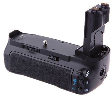 حامل البطارية  BG-E7 هو ملحق عملي مصمم خصيصًا لكاميرا كانون EOS 7D DSLR. يتيح للمصورين زيادة مدة التصوير من خلال تركيب بطاريتين من نوع LP-E6 أو ست بطاريات من نوع AA