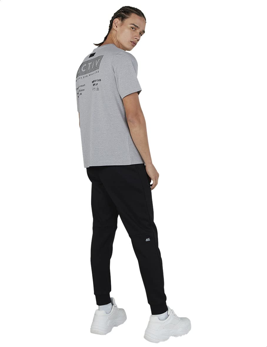 تي‑شيرت Splash Active Basic بقبة دائرية قصيرة الأكمام للرجال هو قطعة أساسية في خزانة الملابس تجمع بين البساطة والراحة والمرونة للاستخدام اليومي. 