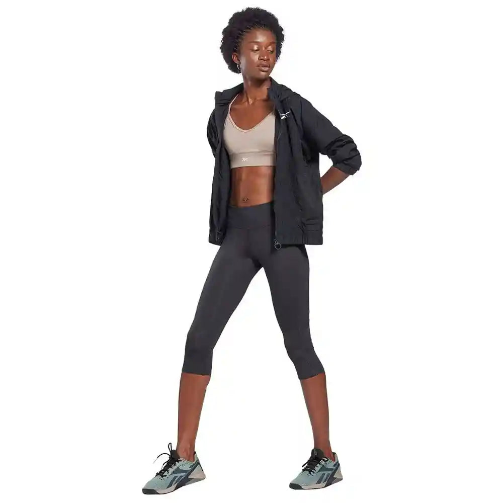 استمتعي بالراحة والحركة بحرية مع ليجنز ريبوك للنساء. مصنوع من قماش ناعم ومرن وقابل للتهوية، مما يوفر لك دعماً ممتازاً ومرونة عالية أثناء التمارين أو الاستخدام اليومي. 