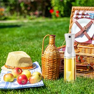 زجاجة بخاخ زيت JQYJLX – سعة 220 مل من زجاج آمن للطعام هي أداة عملية وأنيقة للمطبخ لاستخدامها في الطهي وتتبيل الطعام. مصنوعة من زجاج عالي الجودة وآمن للطعام، تتيح لك هذه الزجاجة رش زيت الزيتون أو الزيوت