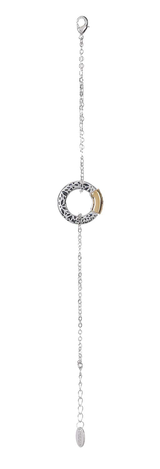 سوار نسائي مطلي بالذهب من فيري ميلانو يتميز بتصميم فاخر وأنيق يضفي لمسة من الرقي على أي إطلالة. مصنوع بدقة عالية وبطلاء ذهبي لامع يعكس أسلوب فيري ميلانو الإيطالي المميز وجماله الكلاسيكي.