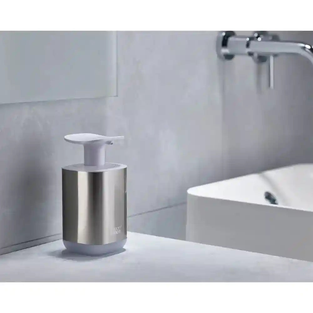 موزع صابون ستانلس ستيل بضغطة سهلة من جوزيف جوزيف – تصميم صحي وعملية دفع عريضة