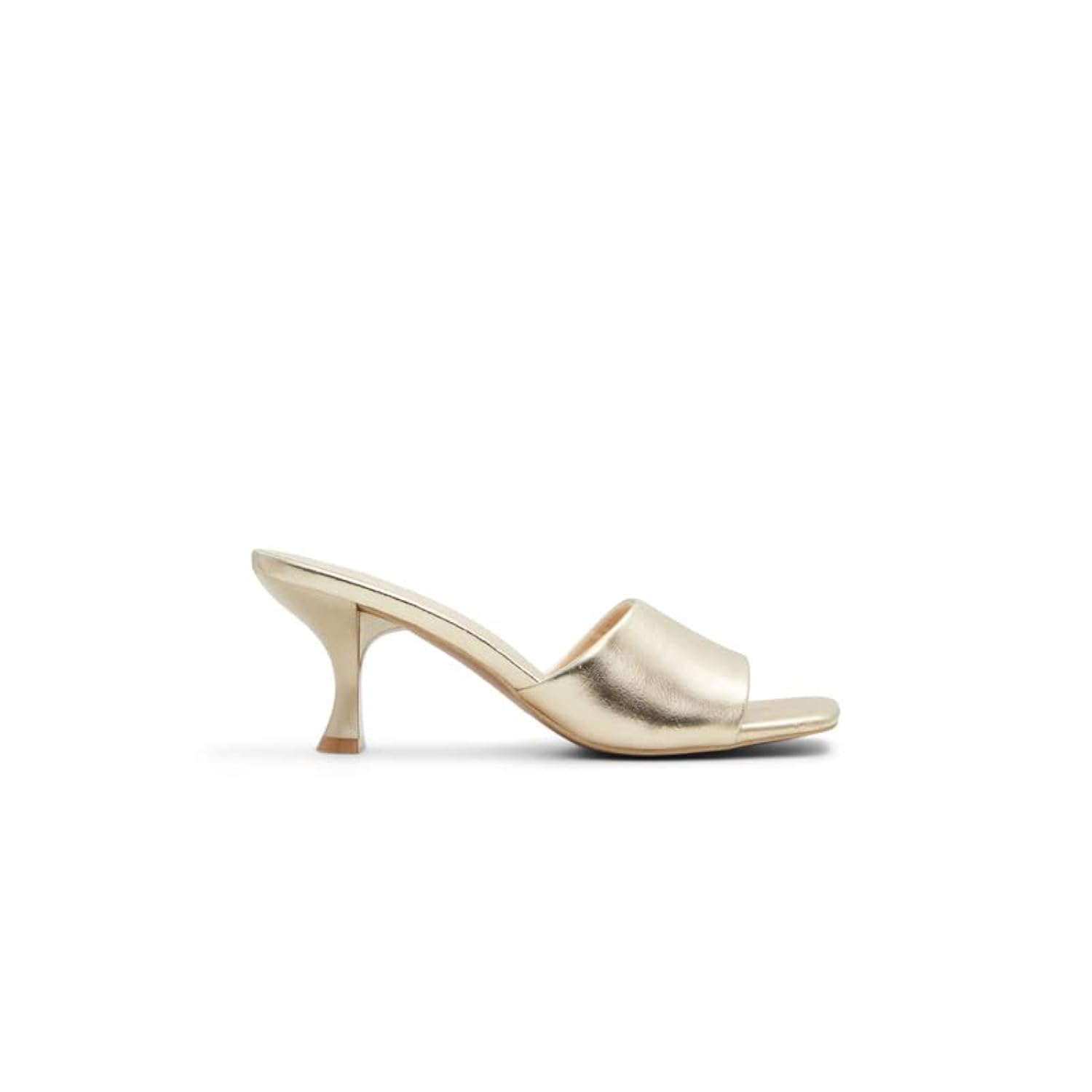 صندل نسائي من CALL IT SPRING مصمم ليجمع بين الراحة اليومية والأناقة العصرية. يتميز بتصميم خفيف مع نعل مريح مناسب للارتداء لفترات طويلة.