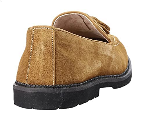 حذاء Grinta من نوع لوفر للرجال، مصنوع من جلد النوبوك عالي الجودة، يتميز بتصميم Moc-Toe مع تفاصيل شرابة أنيقة.