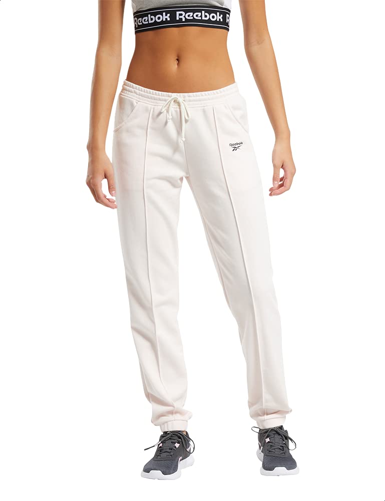 بنطال رياضي للنساء من ريبوك يجمع بين الأناقة الرياضية والراحة العالية في تصميم عملي يناسب كل الأوقات. مصنوع من قماش قطني ممزوج عالي الجودة يوفر ملمسًا ناعمًا وتهوية ممتازة. يتميز بقصة مريحة تسمح بحرية الحركة