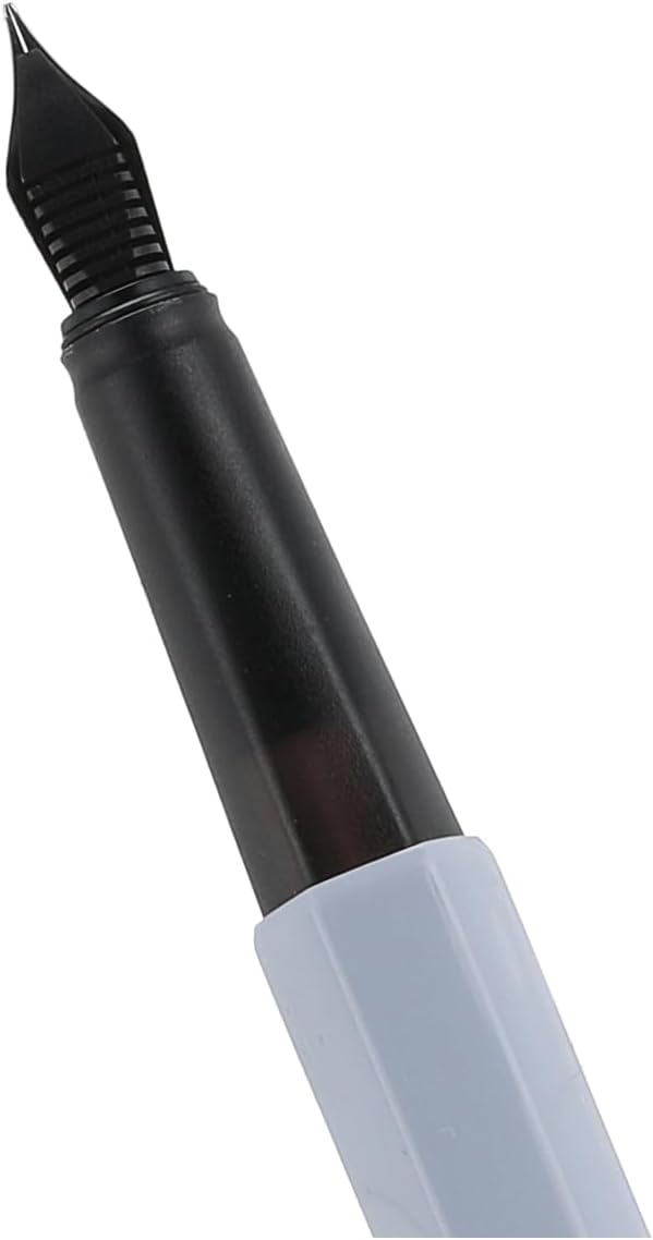 قلم 153 نيو هو أداة كتابة أنيقة وعالية الجودة توفر تجربة كتابة سلسة ودقيقة. يتميز بتشطيب أسود كلاسيكي ومقبض مريح، ليجمع بين الأناقة والعملية. مناسب للاستخدام في المكتب