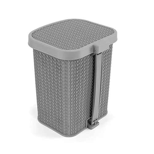 سلة قمامة متوسطة باللون الرمادي من الهلال و سيلفر ستار مع لمسة ذهبية تجمع بين الأناقة والعملية للحفاظ على نظافة وأناقة المكان