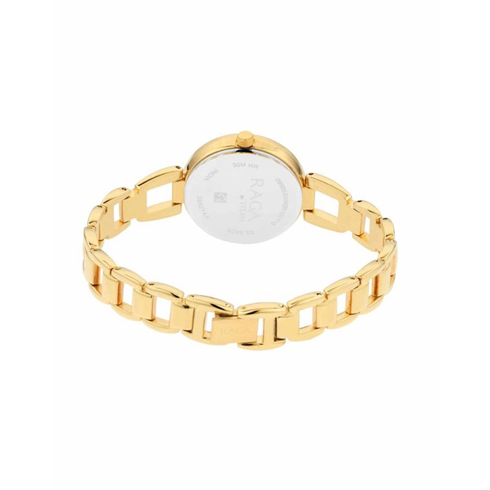 ساعة نسائية من تايتان بميناء دائري تناظري تجمع بين الأناقة والعملية. تتميز بميناء كلاسيكي دائري وسوار مريح، 