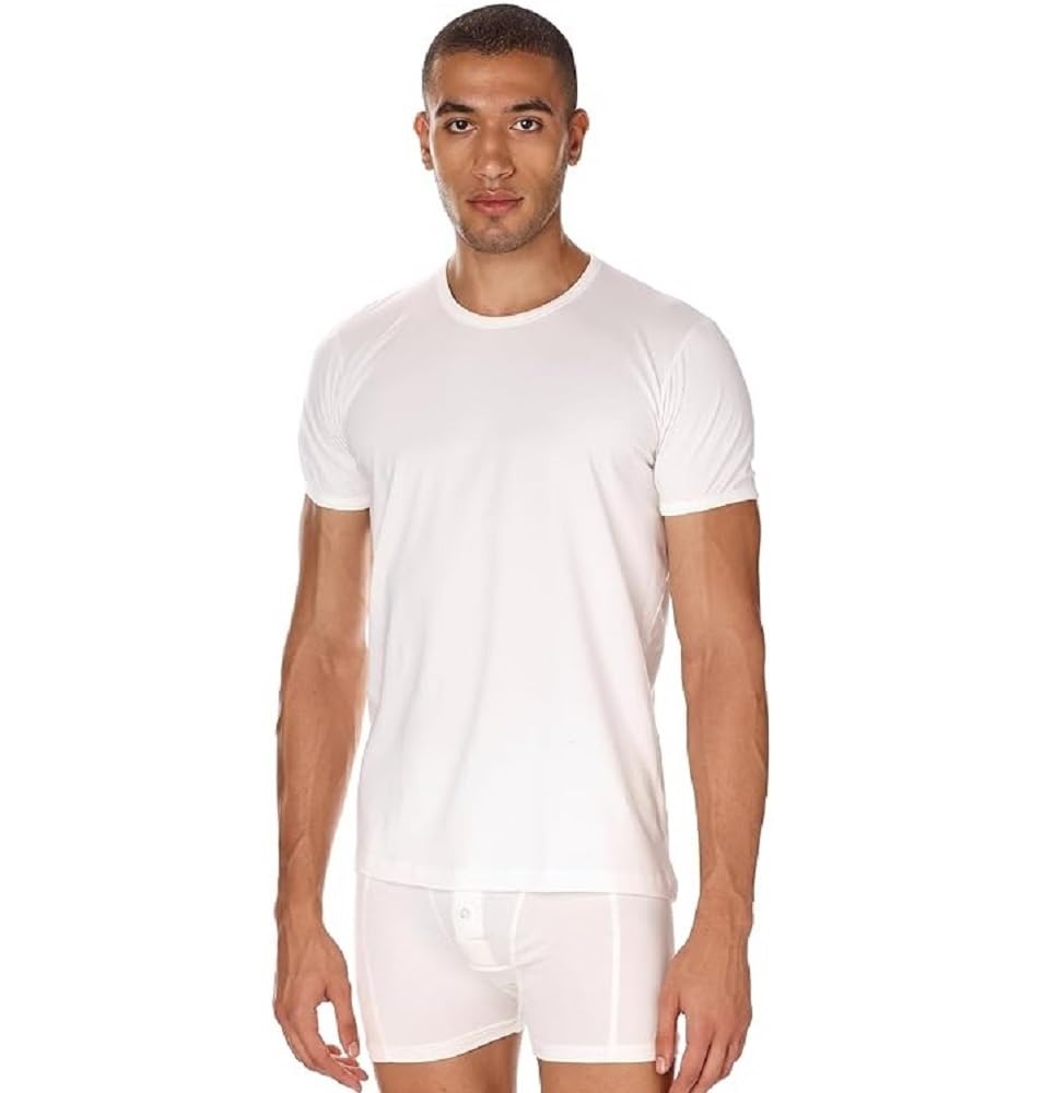 تيشيرتات هيرو الأساسية للرجال تجمع بين البساطة والراحة والأناقة اليومية. مصنوعة من خامة قطنية ناعمة تسمح بمرور الهواء لتمنحك راحة مثالية طوال اليوم