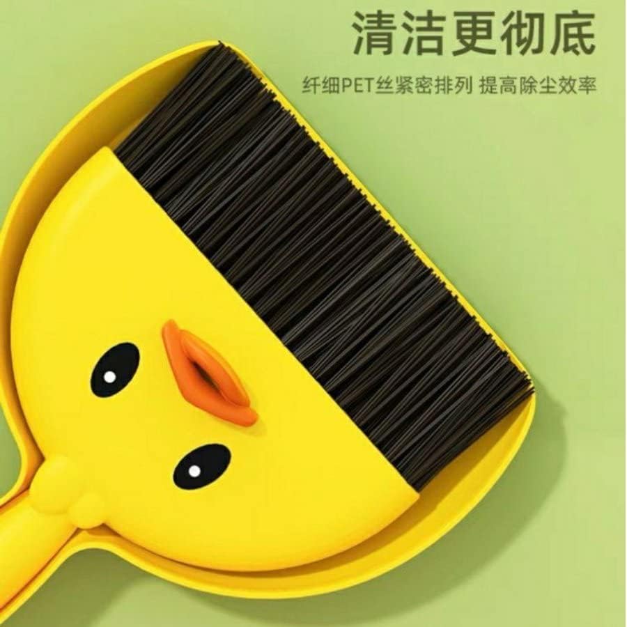 طقم مكنسة وجاروف صغير متعدد الاستخدامات – تصميم بطة صفراء لطيفة يجمع بين الشكل الجميل والوظيفة العملية لتنظيف الأسطح الصغيرة مثل الطاولات والمكاتب.