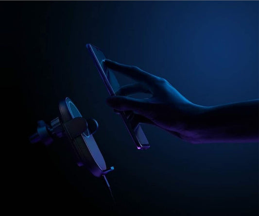 شاحن سيارة لاسلكي شاومي مي 20 واط مع شحن سريع، تركيب سهل، قبضة هاتف آمنة، متوافق مع الأجهزة المدعومة بتقنية Qi - أسود | ضمان الشركة المصنعة لمدة 6 أشهر - بدون كابل شحن