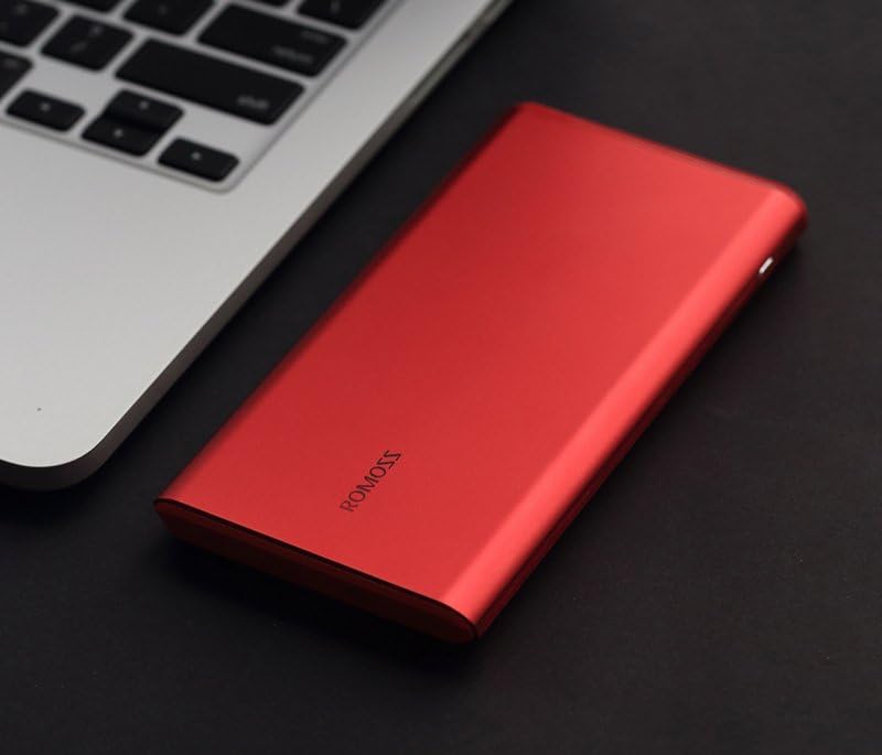 شاحن ROMOSS المحمول باللون الأحمر NB10-301-01 هو جهاز موثوق وعالي السعة مصمم للحفاظ على طاقة أجهزتك أثناء التنقل. يتميز بتصميم أحمر متين ويوفر شحنًا سريعًا وفعالًا للهواتف الذكية 