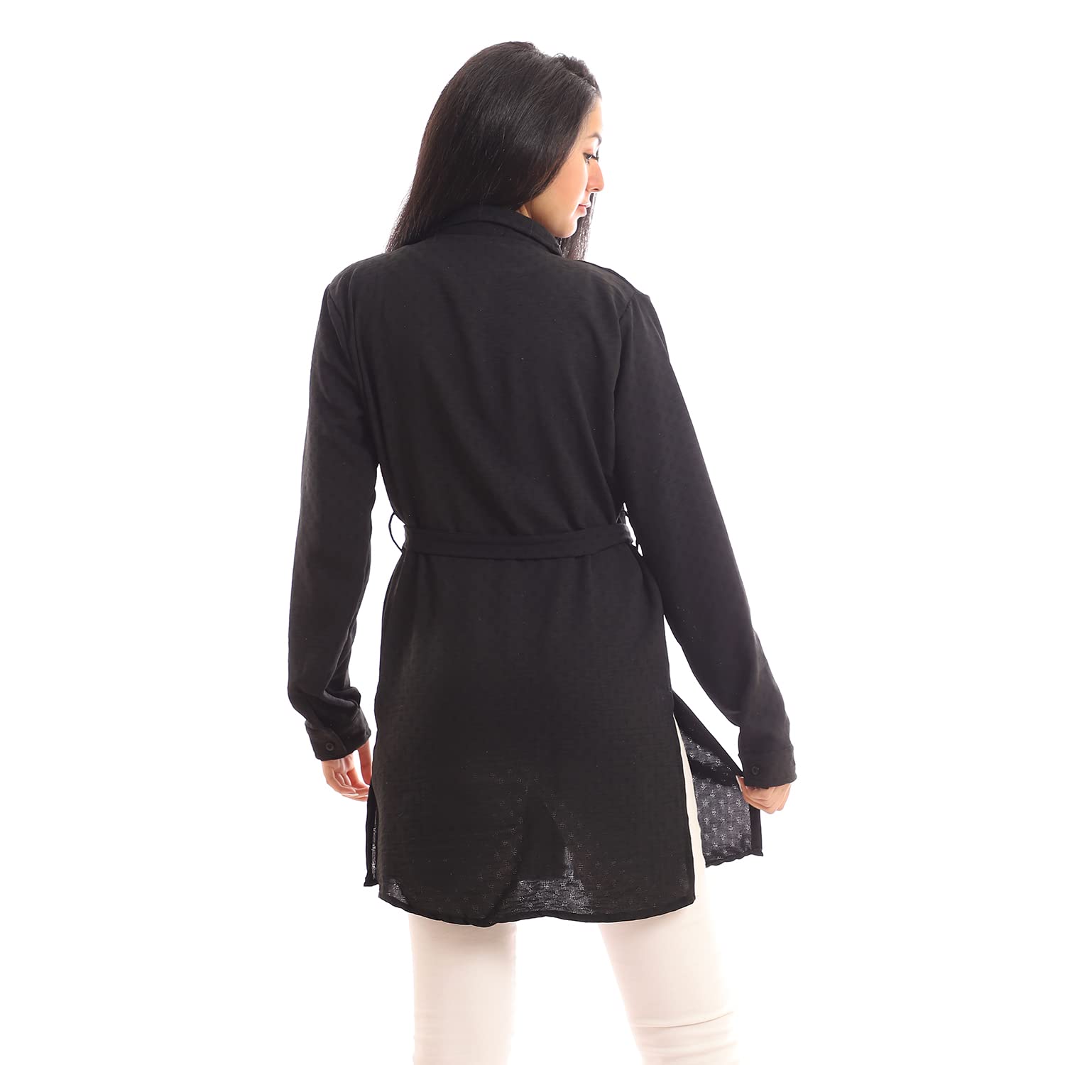 بلوزات أندورا للنساء مصنوعة من خامات ناعمة وخفيفة تسمح بتهوية الجسم مريحة وتمنح مظهراً أنثوياً جميلاً