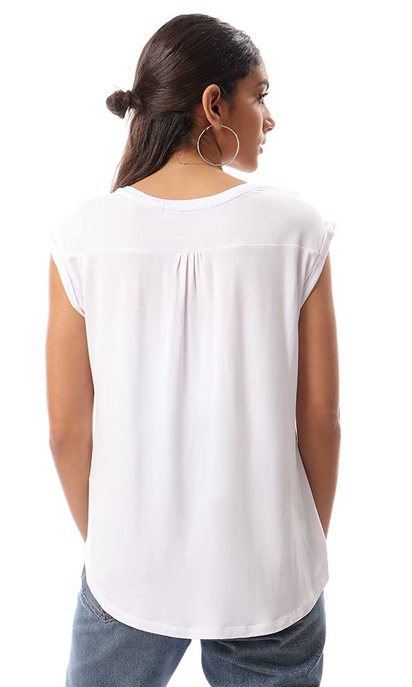 بلوزة نسائية من رافين بأكمام قصيرة وتصميم مريح، تجمع بين الراحة والأناقة في آن واحد. تتميز بقصة فضفاضة وقماش خفيف مناسب للاستخدام اليومي، 