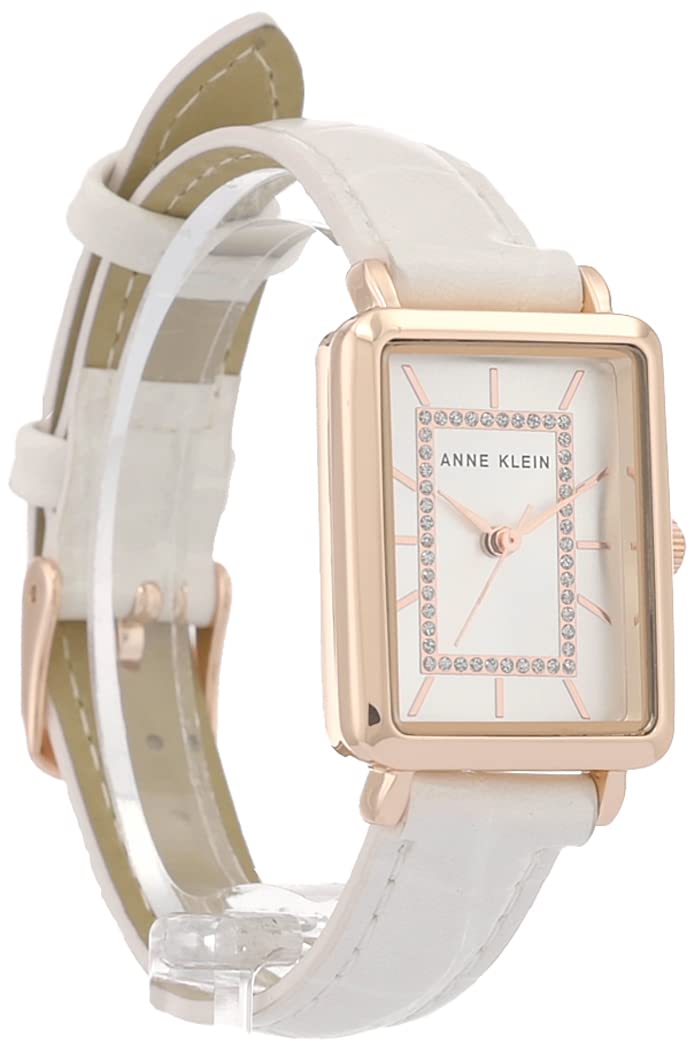 ساعة آن كلاين للنساء مزيجًا رائعًا من الأناقة والرقي، صُممت للمرأة العصرية التي تقدر الأسلوب الكلاسيكي الفاخر. مصنوعة من خامات عالية الجودة وتتميز بقرص دائري أنيق مع تفاصيل راقية 