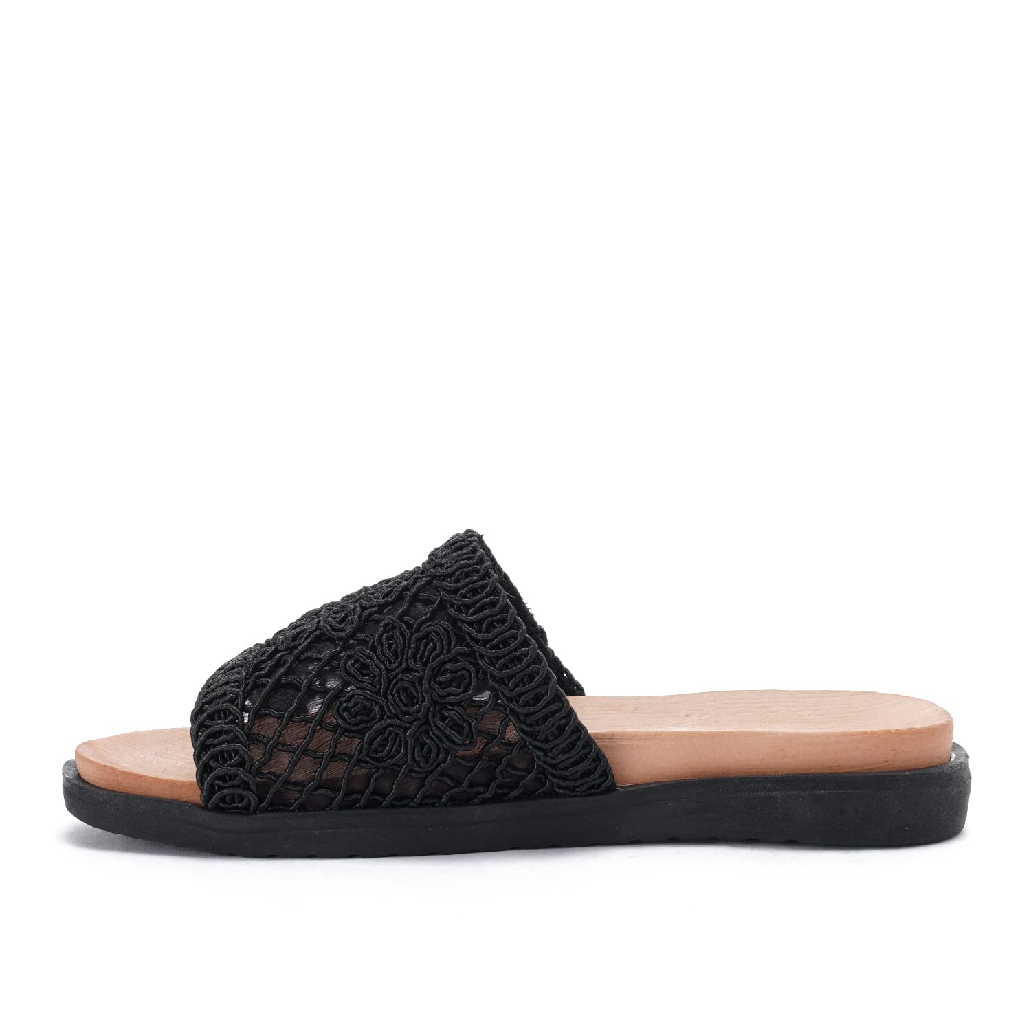 شبشب Grinta للنساء يقدم راحة خفيفة وتصميمًا بسيطًا للاستخدام اليومي. يتميز بنعل مرن وأشرطة ناعمة لضمان سهولة الحركة