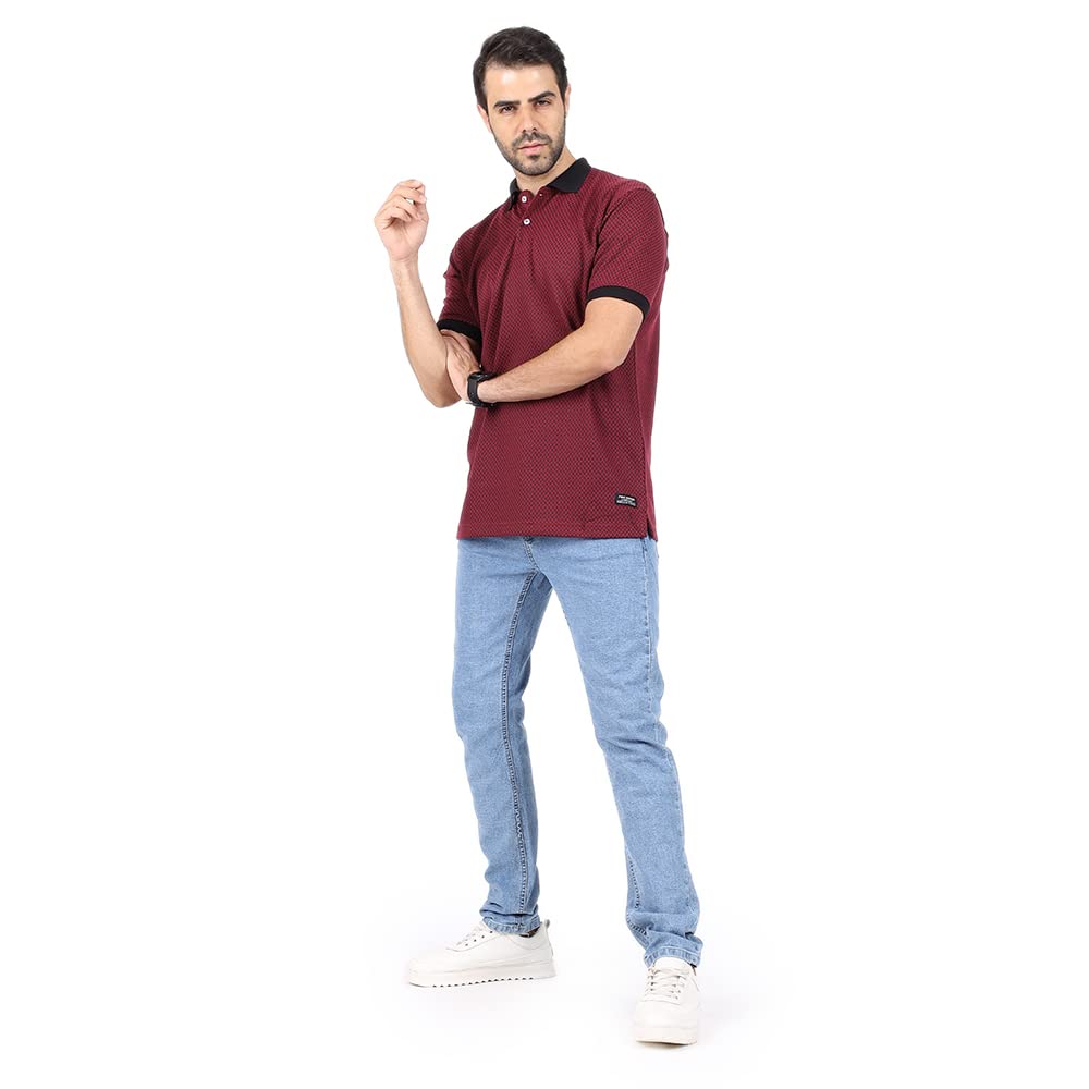 بولو FIRE WOOD المطبوع بالكامل بنقشة الزجزاج للرجال يضيف لمسة عصرية ومميزة على التصميم الكلاسيكي للبولو. يتميز بطباعة جريئة تغطي القميص بالكامل، – Safqqa Egypt