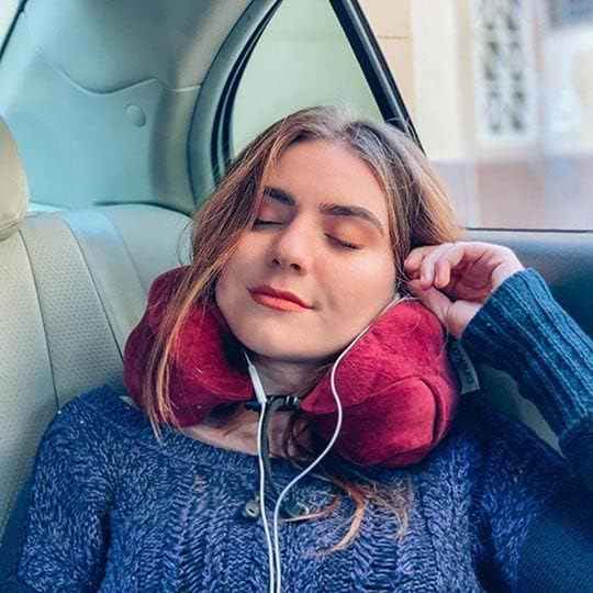 Ariika Velvet High Neck Pillow - Burgundy