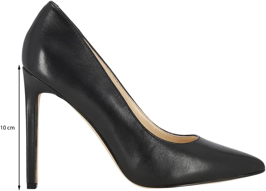 أحذية ناين ويست النسائية بين الأناقة العصرية والراحة اليومية، مما يجعلها الخيار المثالي لكل امرأة تبحث عن التميز في مظهرها. صُنعت من خامات عالية الجودة لتوفير راحة تدوم طويلًا ومتانة فائقة