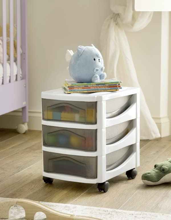 خزانة Bama  بثلاثة أدراج – لون أبيض هي وحدة تخزين عملية مصنوعة من بلاستيك متين، تساعدك على تنظيم أغراضك بسهولة