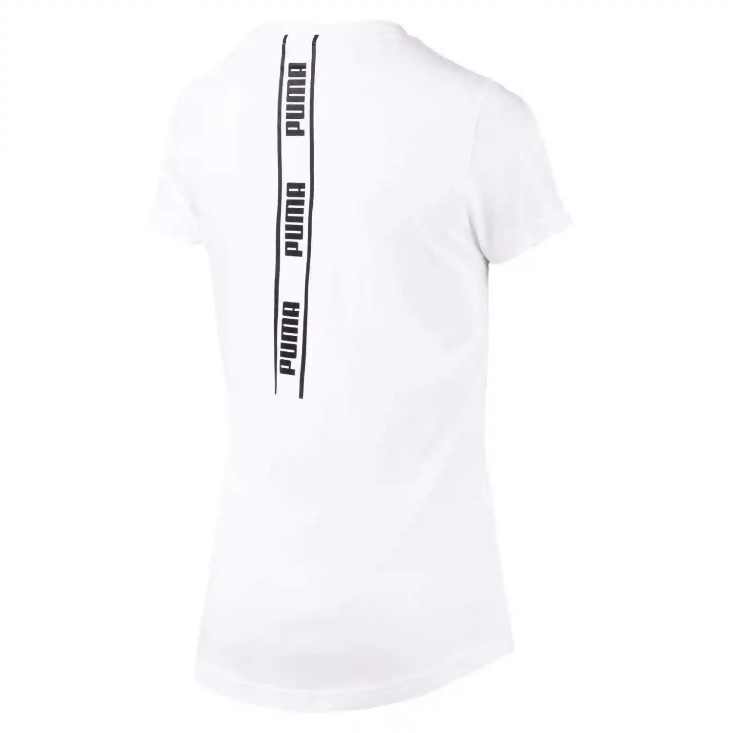 تيشيرتات نسائية نصف كم من بوما، مصممة بخامة ناعمة تسمح بمرور الهواء لتوفير راحة طوال اليوم. تتميز بقَصّة مريحة تناسب الرياضة والخروج والاستخدام اليومي،