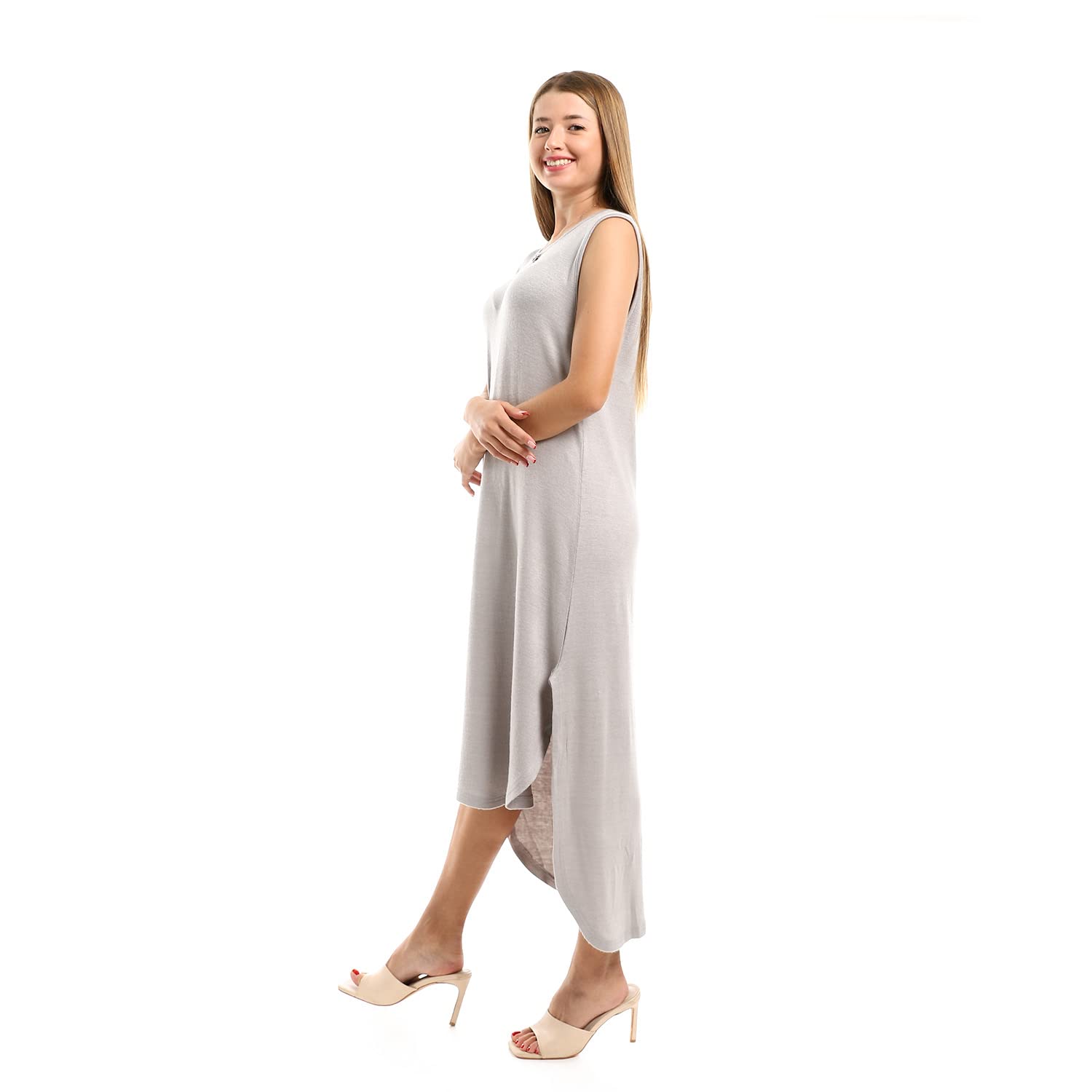 تمتعي بإطلالة أنيقة وبسيطة مع فستان جميلة الطويل الكاجوال للنساء. يتميز بتصميم مريح يتيح حرية الحركة مع الحفاظ على مظهر جذاب. مناسب للارتداء اليومي،