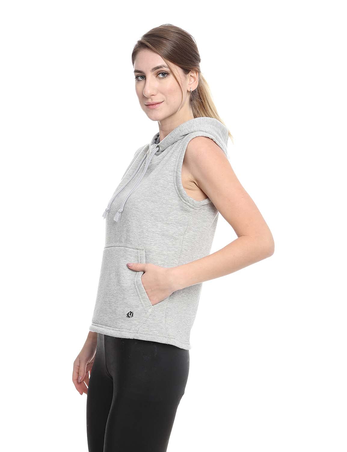 هودي يو أثليجر للسيدات يجمع بين الراحة والأناقة والعملية. مصنوع من خامة ناعمة وتهويتها ممتازة