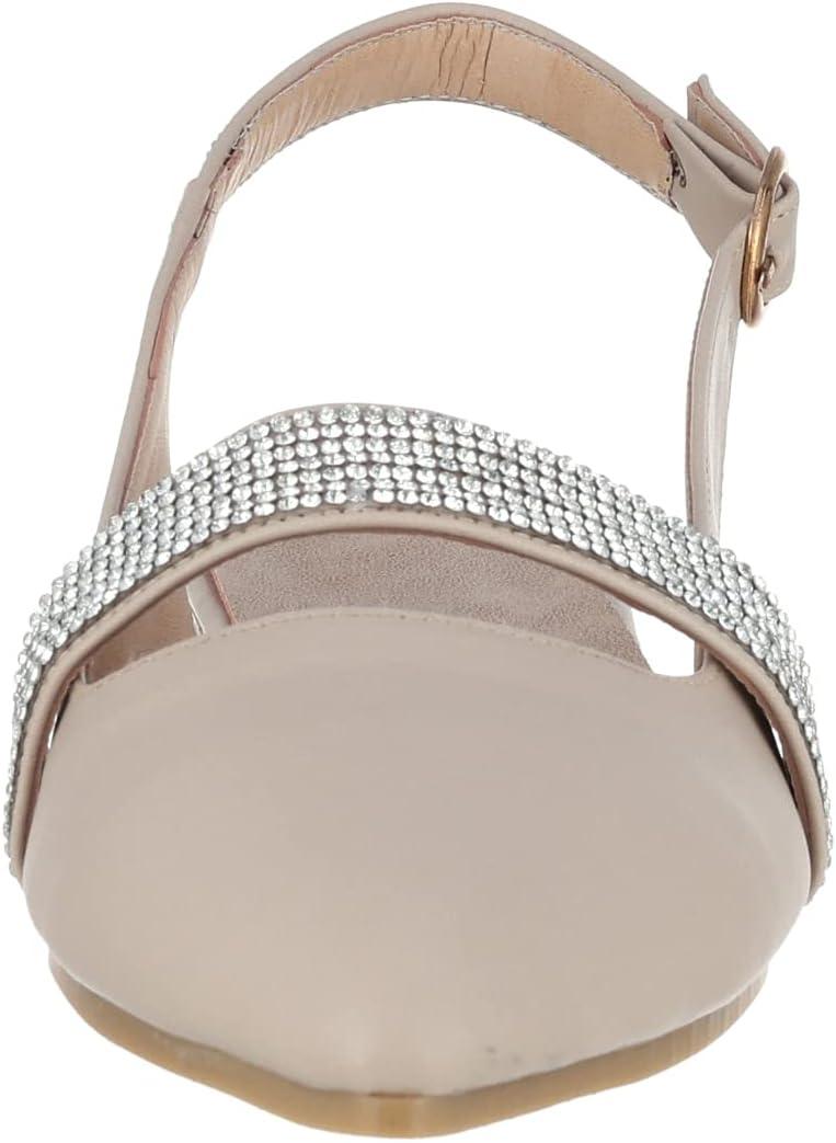 أحذية SWAY للنساء تجمع بين الأناقة والراحة والمرونة للاستخدام اليومي. تحتوي على نعل مبطن وناعم يوفر دعمًا وراحة طوال اليوم.